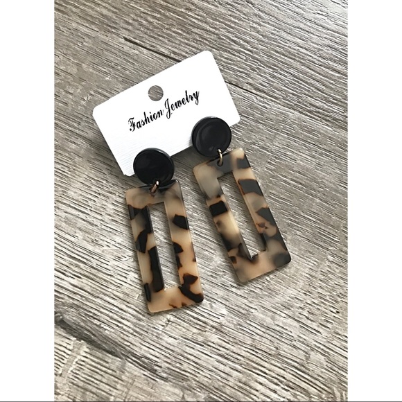 Tortoise shell earrings - Picture 2 of 3